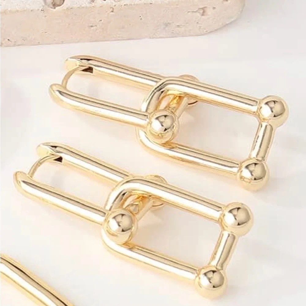 NWT 18k Gold plated modern link lock earrings - Picture 3 of 5